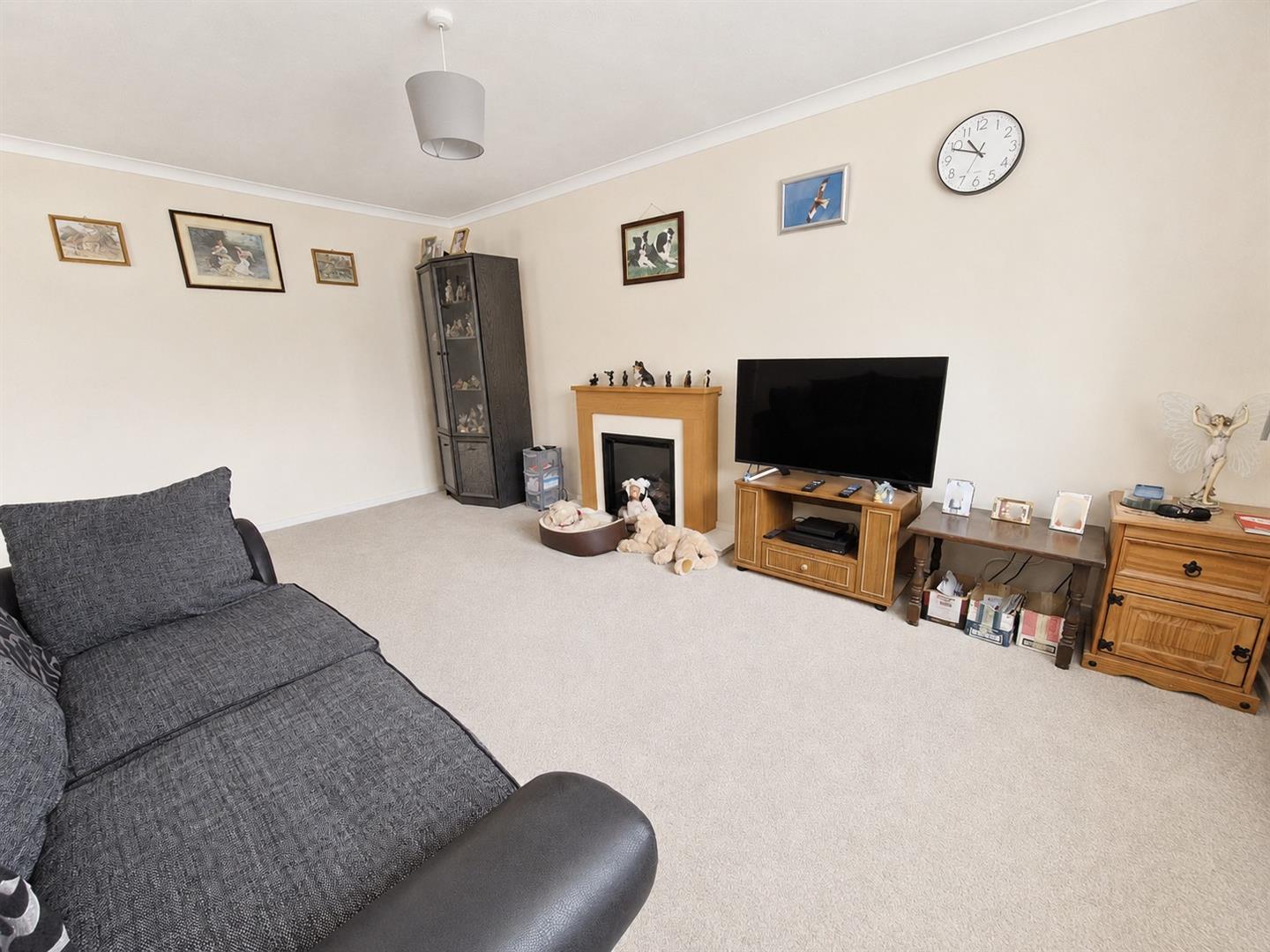 2 bed property in Ellison Close, Wellingborough